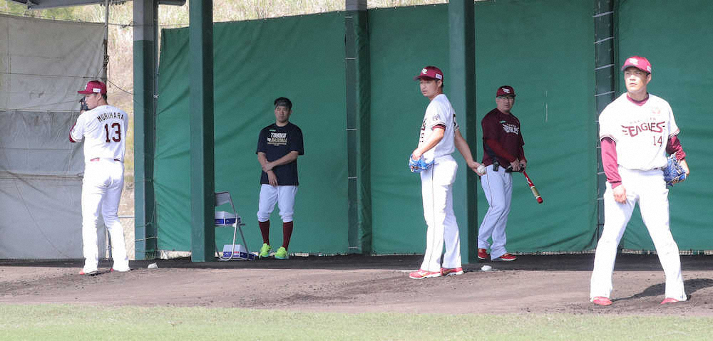 【画像・写真】楽天・マー君　則本昂＆酒居＆森原に34分“特別講義”　実演つきで経験伝える