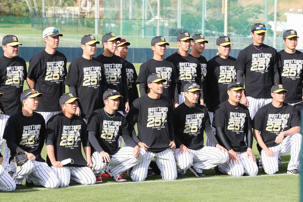 【画像・写真】阪神・スアレスが沖縄キャンプに合流「100％の力を出して優勝しましょう」とあいさつ