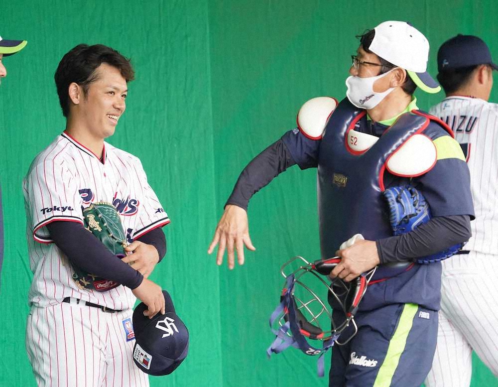 【画像・写真】ヤクルト小川が古田塾入門　ブルペンで受けてもらい、投球後には配球講座