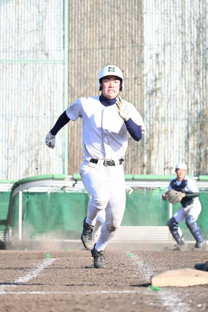 【画像・写真】専大松戸の吉岡は走れる4番　陸上部で磨いた快速をセンバツで披露