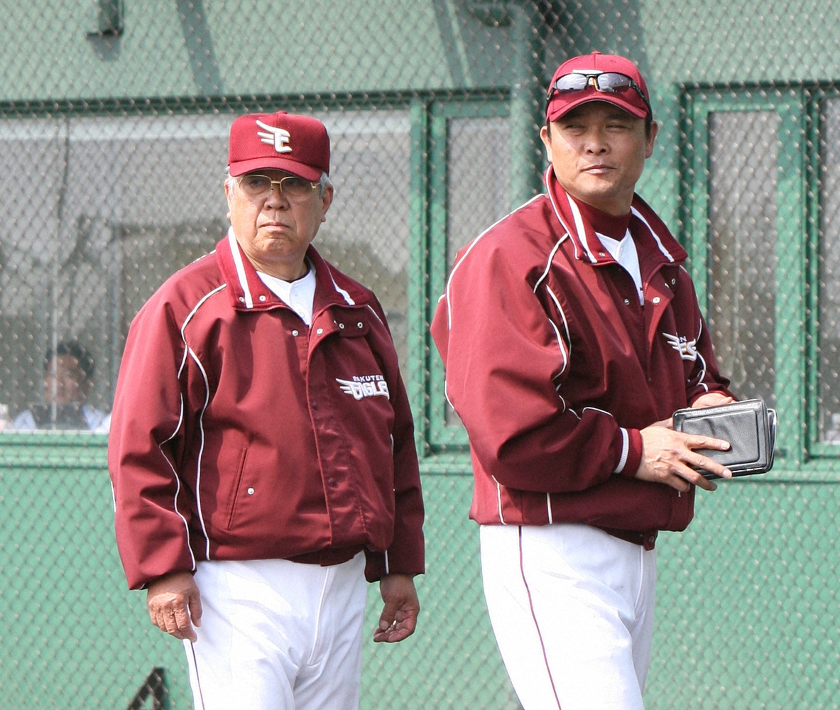 楽天で野村監督（左）をヘッドコーチとして支えた橋上氏