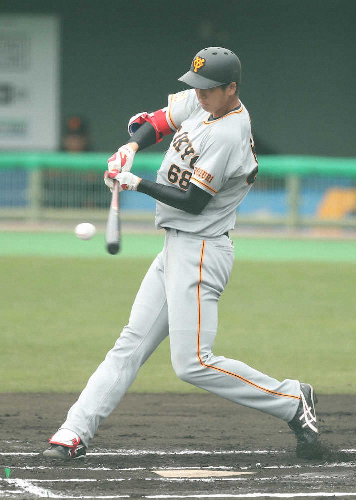 【画像・写真】巨人ドラ5、2メートル秋広が3安打　プロ初適時打も、原監督「ないのは経験値だけ」