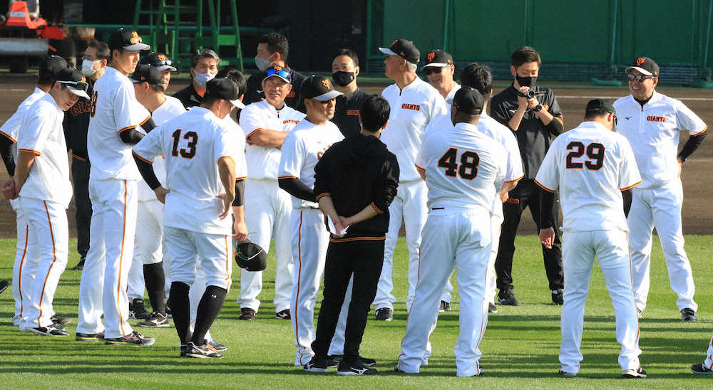【画像・写真】巨人・秋広　実は身長202センチ？朝の計測で“成長”判明