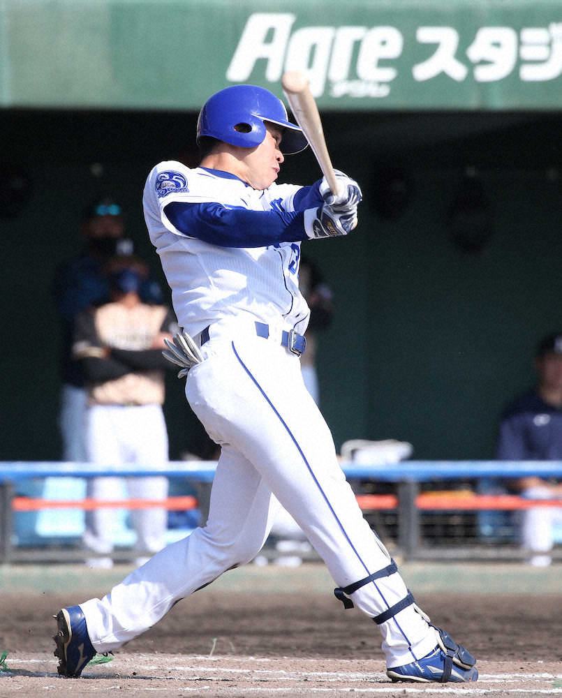 【画像・写真】足でバットで外野争い猛アピール　中日ドラ6三好が1安打2盗塁