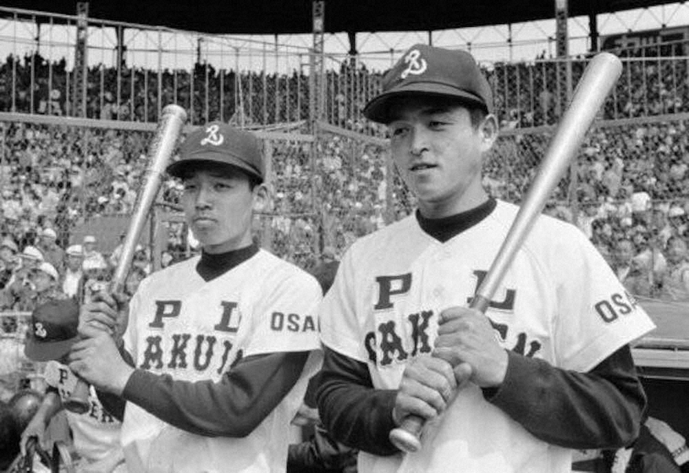 【画像・写真】PL学園時代、元広島の小早川毅彦氏（右）とポーズをとる小野社長（C）GAMBA　OSAKA）