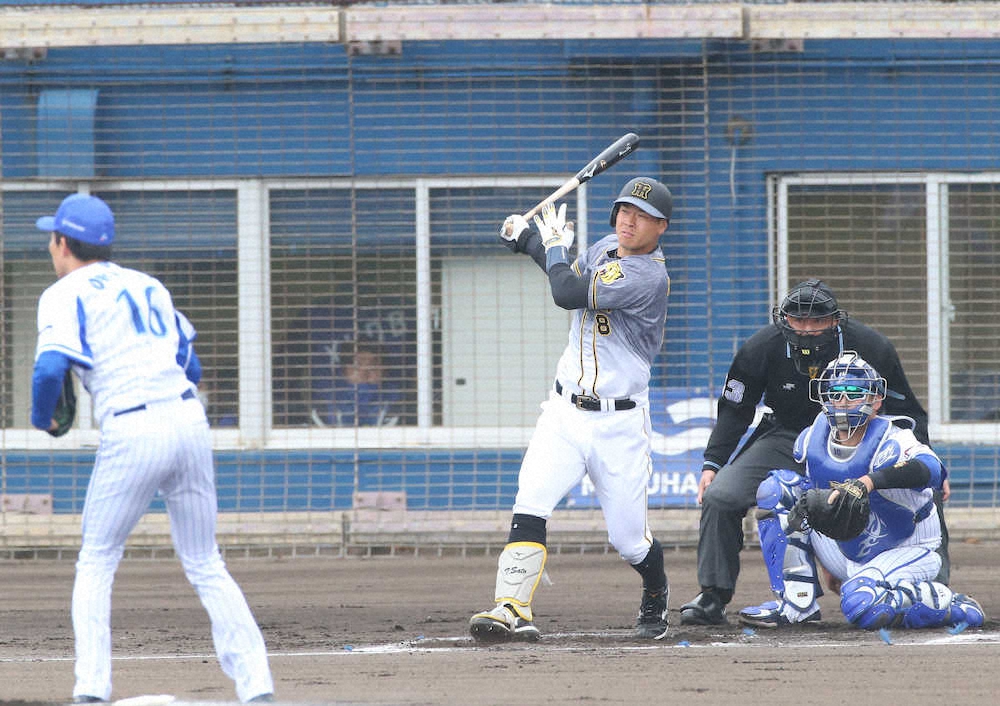 【画像・写真】“やっぱり大物”　阪神ドラ1・佐藤輝　同一リーグの主力級投手からいきなり適時打