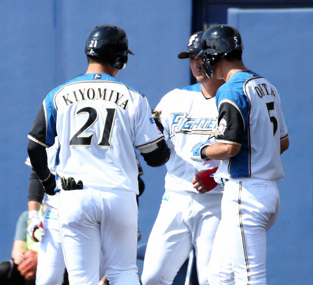 【画像・写真】日本ハム・清宮　今季実戦1号も栗山監督「飛んでなかったね。心配になった」 　