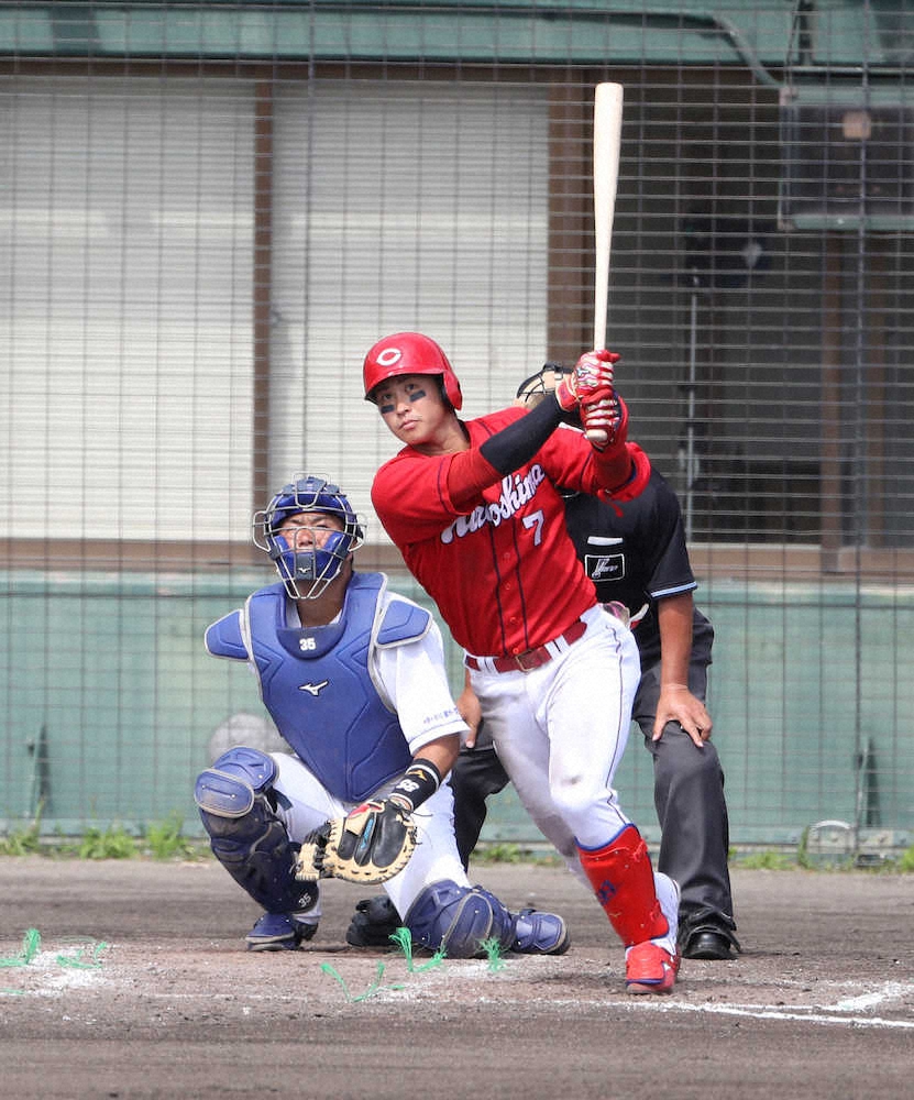 【画像・写真】今年も期待大！　広島・堂林も「今春1号」　バックスクリーンへ衝撃弾
