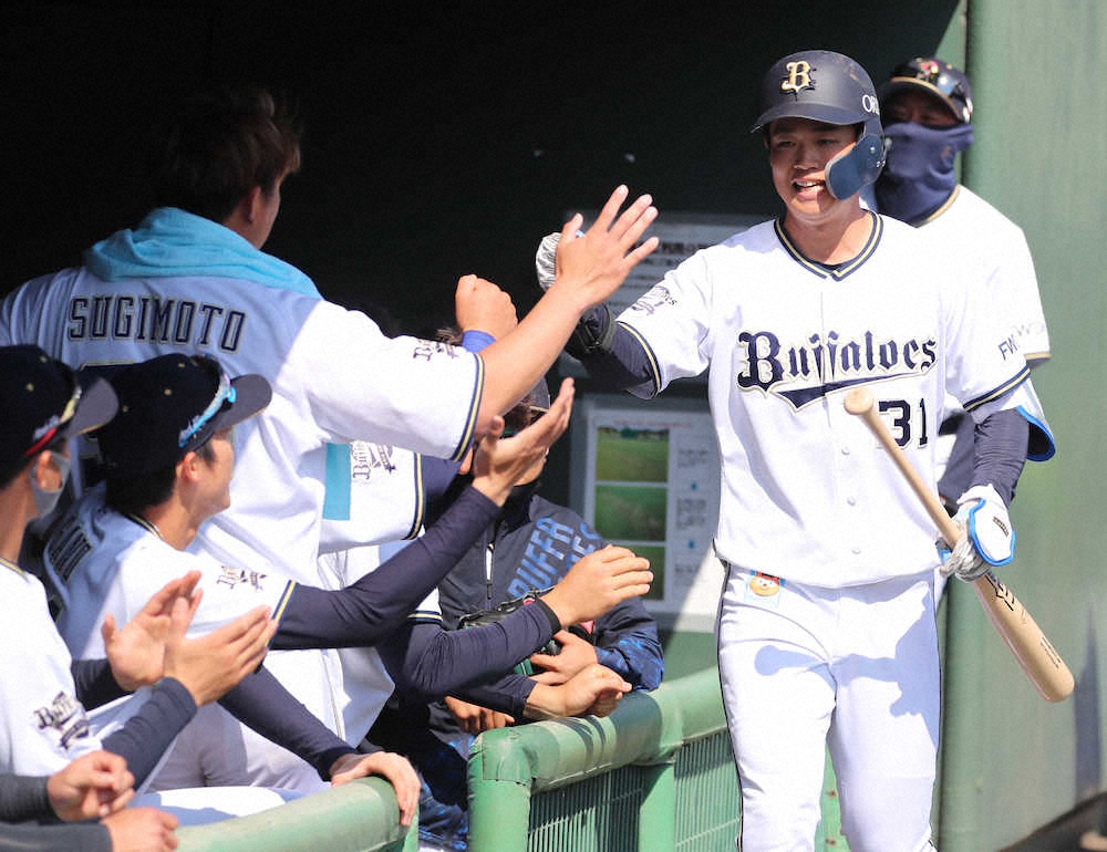 【画像・写真】オリックス　3年目の太田が対外試合1号弾　石川の150キロをフルスイングで右翼スタンドへ