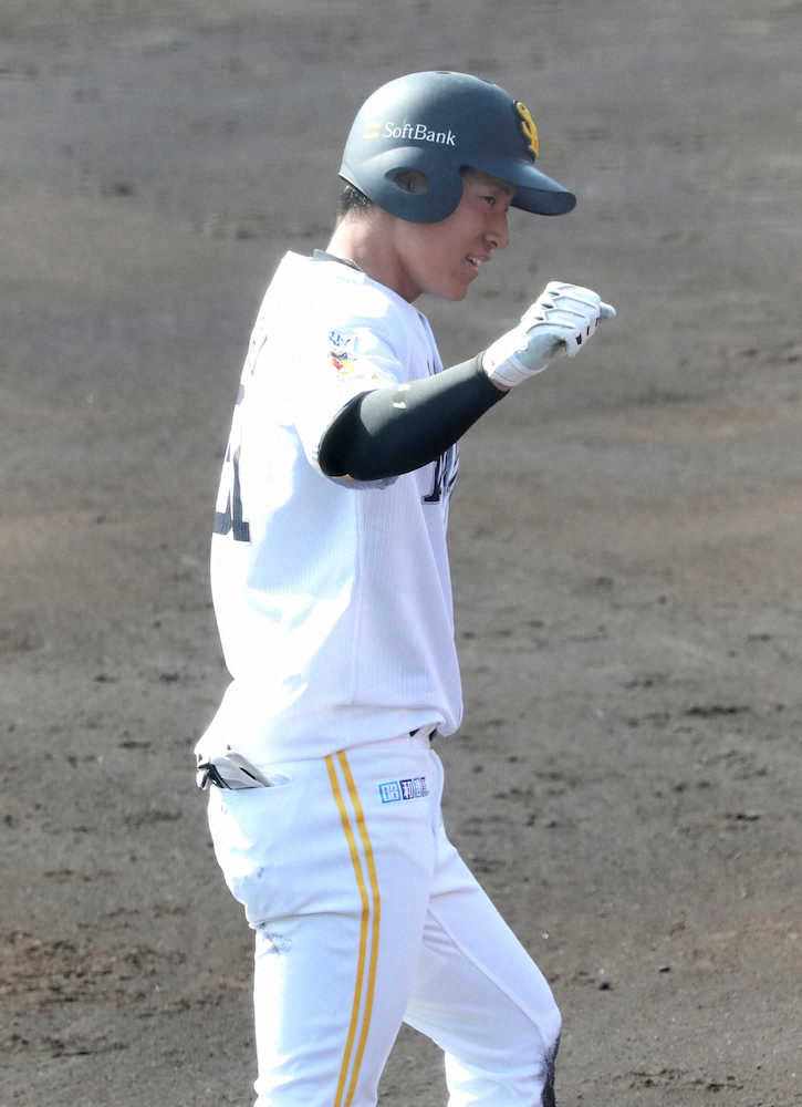 【画像・写真】し烈外野争い勝ち抜く！　ソフトB・上林、2点三塁打　開幕戦相手のロッテから価値ある一打