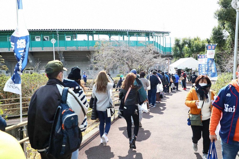 【画像・写真】今年初の有観客開催　西武―ロッテ戦　「うれしい」「めっちゃ待ってました」