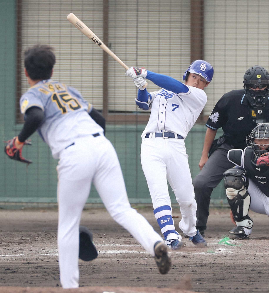 【画像・写真】中日・根尾「しとめた」右前打　与田監督も高評価「打ち損じしなかった」