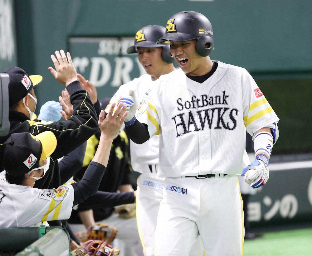 【画像・写真】ソフトB海野「奇跡」プロ実戦1号がチームOP戦1号！　工藤監督も絶賛「いい音だったなー」