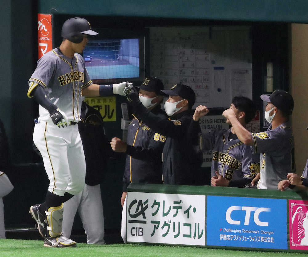 【画像・写真】阪神ドラ1佐藤輝の“アーチデビュー”　矢野監督も納得顔「価値あるホームラン」