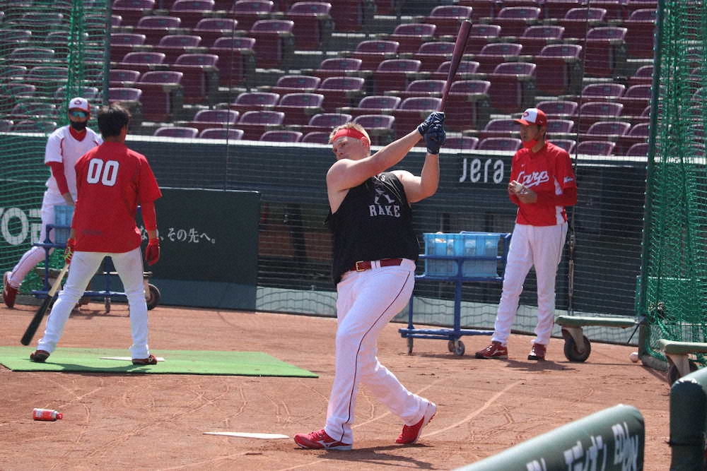 【画像・写真】広島・クロン　博多遠征前に志願のマツダ練習　不振の勤勉助っ人に河田ヘッド「神様見ているやろ！」