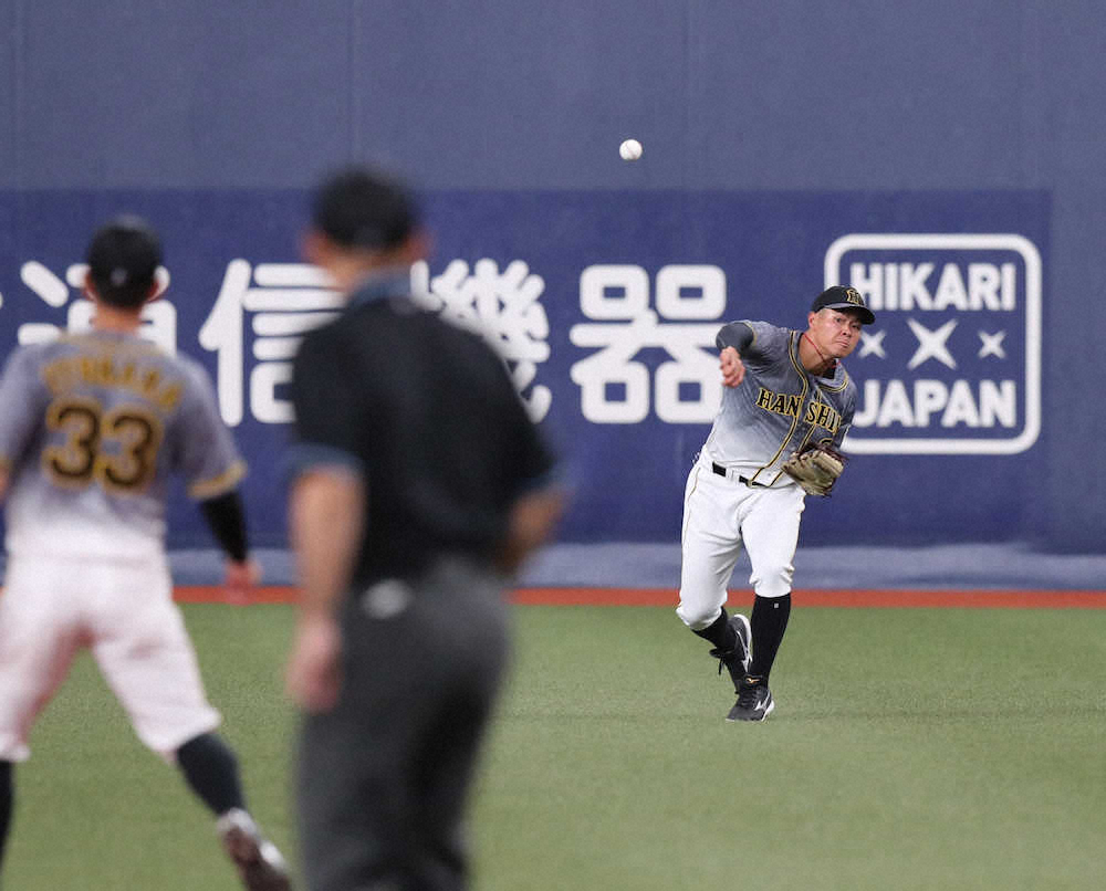 【画像・写真】阪神・佐藤輝　プロ初5番で初の3三振　右翼では初失策…悔しさは全て糧にする！