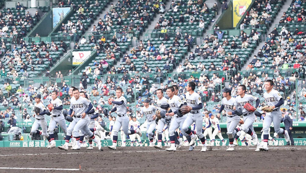 【画像・写真】仙台育英・須江監督　14安打13得点で8年ぶり8強入りに「ここからまた勝負が始まる」