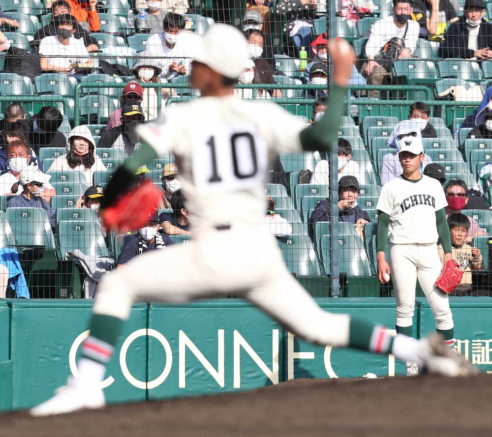 【画像・写真】市和歌山・小園がマウンドへ　1点を追う5回から登板　直球主体に1回3人でピシャリ