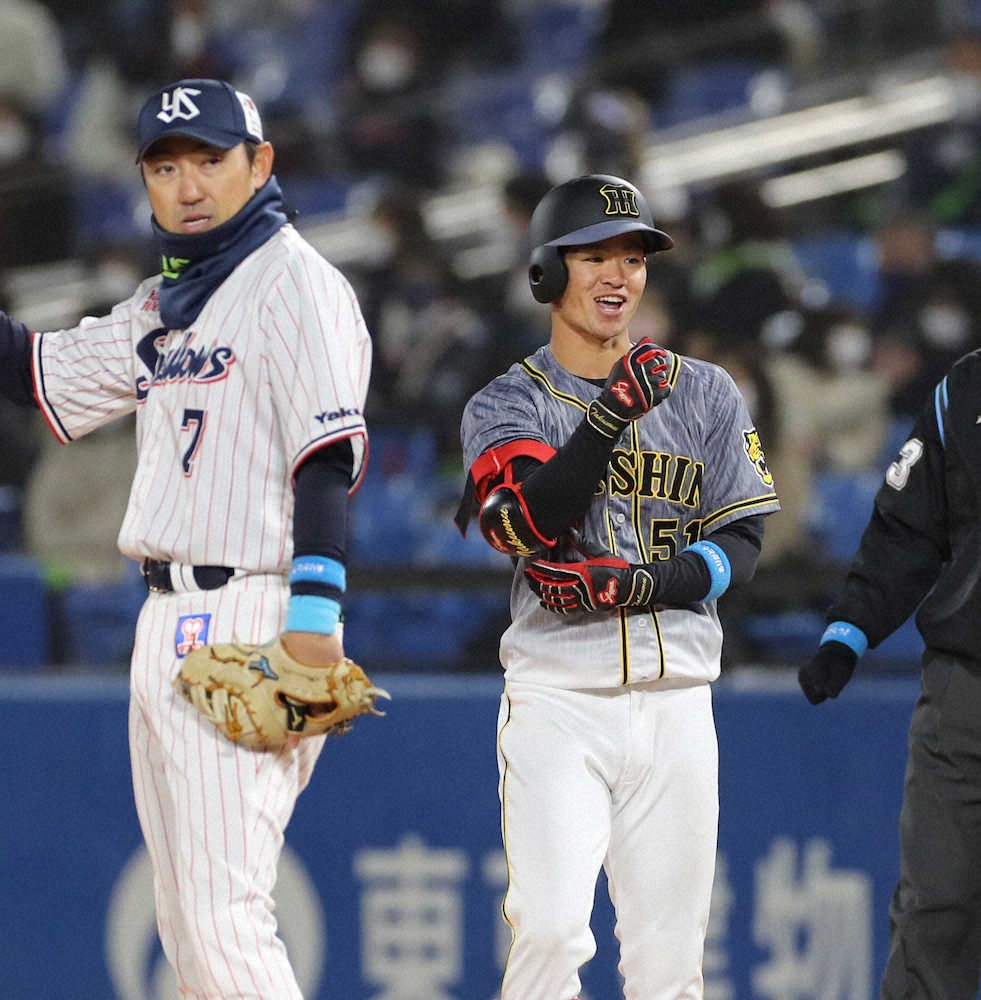 【画像・写真】阪神・中野が12球団のルーキー一番乗りでプロ初安打　途中出場で9回に中前へ