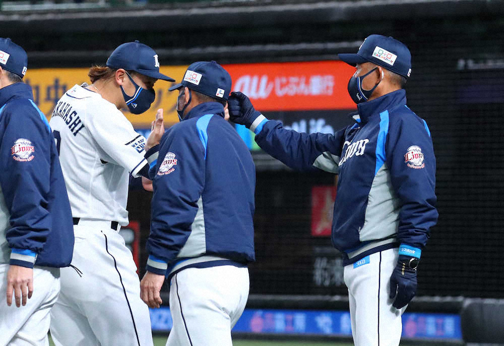 【画像・写真】西武・辻監督　山本攻略の開幕白星に上機嫌　森1号に「天才だね。山本くんもびっくりしたんじゃない？」