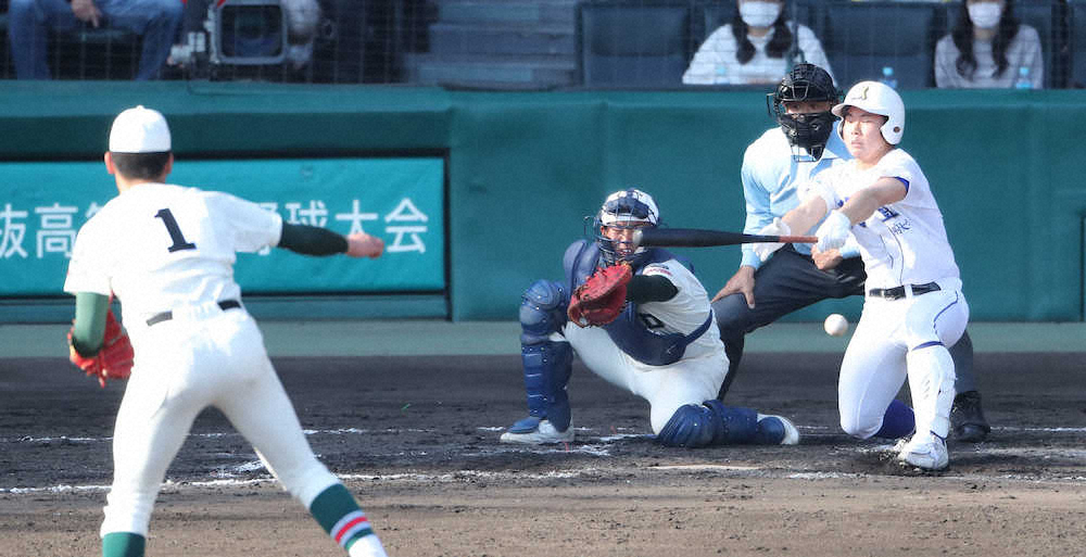 【画像・写真】明豊、メンバー唯一の2年生・竹下が大仕事!　代打でプロ注目右腕の小園から決勝打