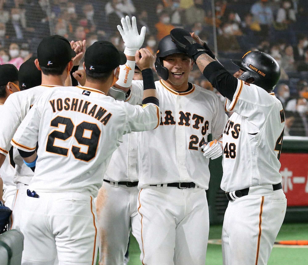 【画像・写真】巨人・大城、球団捕手78年山倉以来の開幕戦本塁打