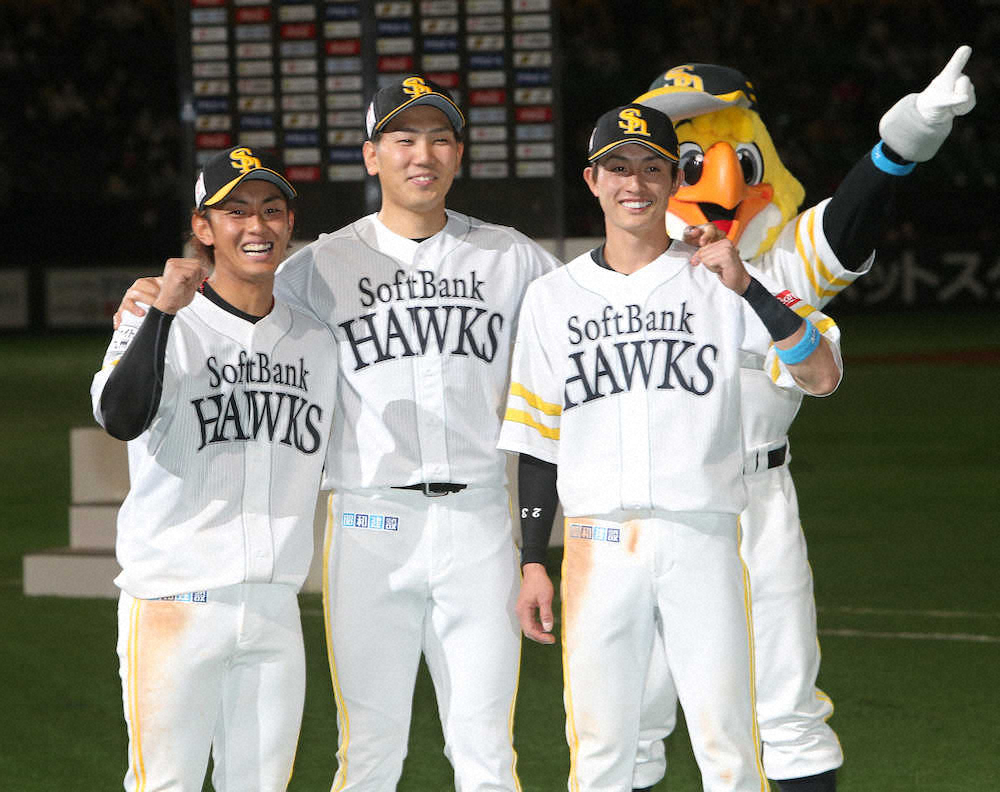 【画像・写真】ソフトB・石川「緊張感をコントロールできた」　育成出身初の開幕戦白星