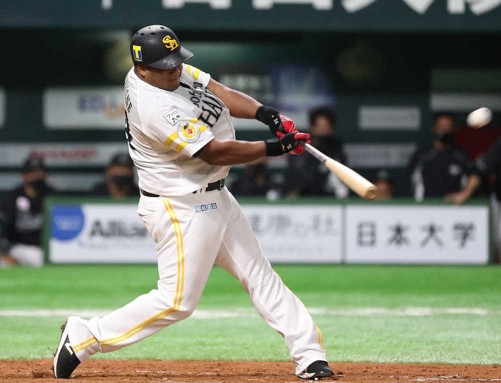 【画像・写真】1000試合出場ソフトB・柳田が激走　自画自賛ヘッスラ二塁打で魅せた デスパは千金1号