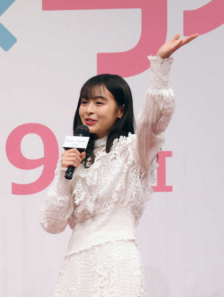 【画像・写真】ロッテ　今季初勝利へ　始球式の森七菜から小島へ「左腕リレー」