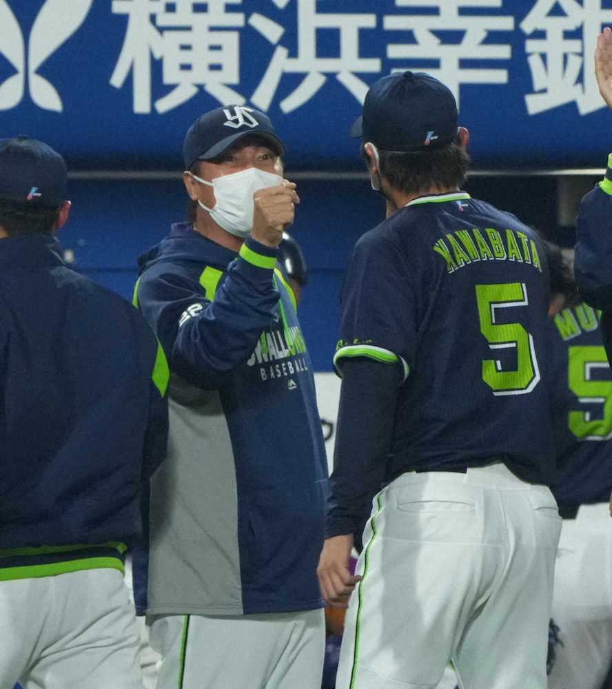 【画像・写真】ヤクルト開幕3連敗で止めた、代打・川端V打　高津監督「初勝利は特に気持ちが高まる」
