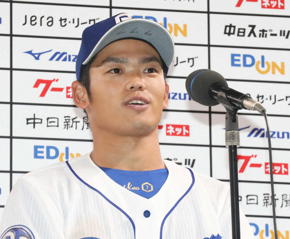 【画像・写真】竜党がこの笑顔を待っていた　中日・根尾がプロ初V打で初お立ち台「もっと喜んでもらえるように」