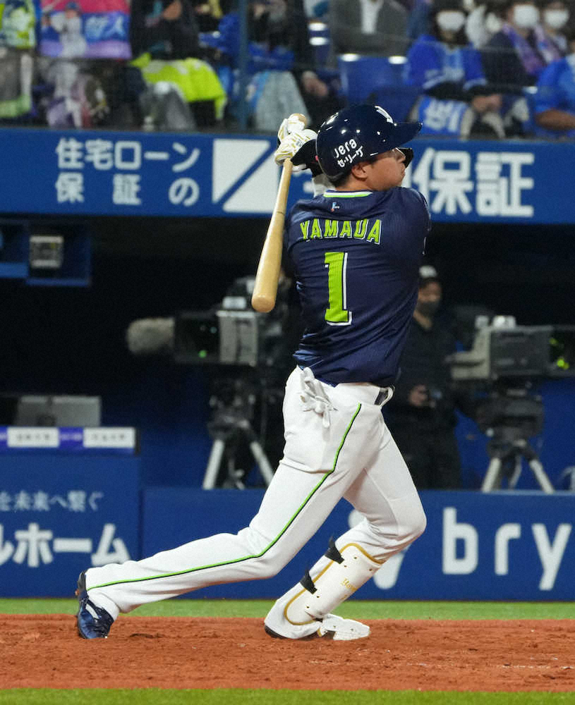 【画像・写真】ヤクルト・山田　復帰即バックスクリーンへ2号3ラン！「食らいついていきました」