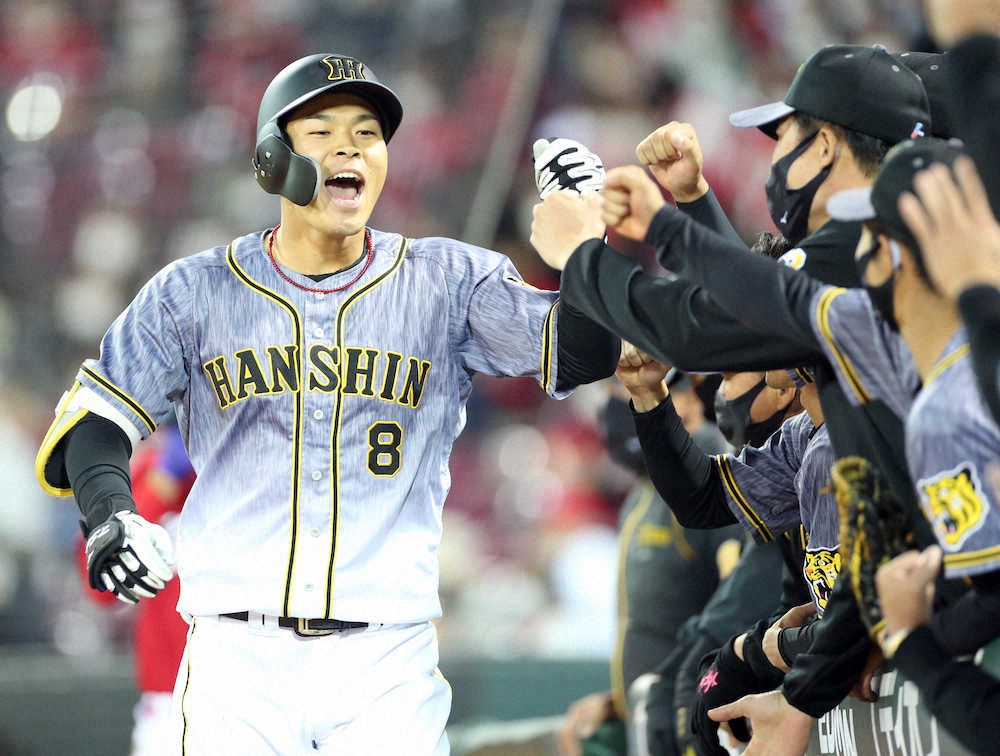【画像・写真】目覚めの一撃だ　阪神・佐藤輝が6回に右翼席へ2号ソロ「悔しさを持っていた。これからもっと打つ」