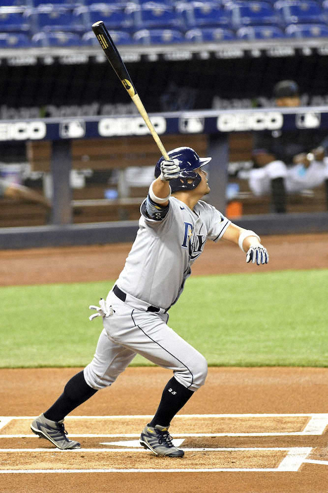 【画像・写真】レイズ・筒香　今季初安打お預けも好守連発　チームは開幕2連勝