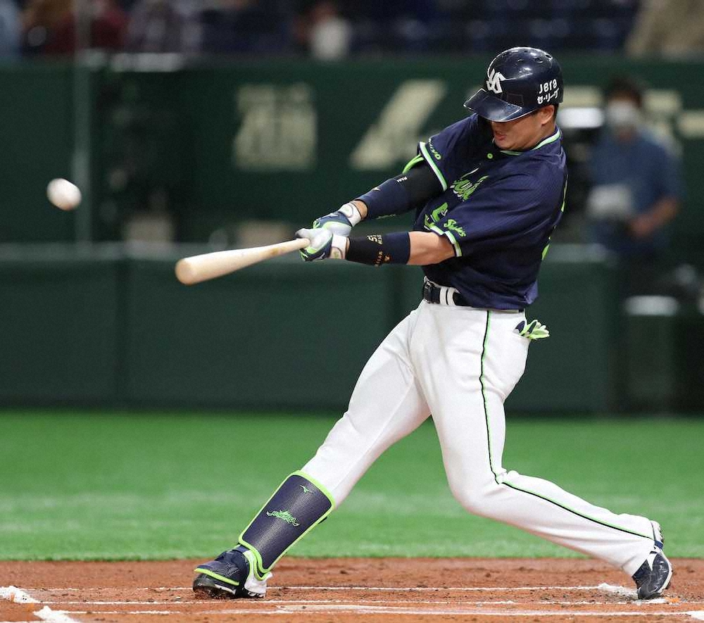 【画像・写真】ヤクルト・村上が先制4号2ラン　打った瞬間に確信の特大弾