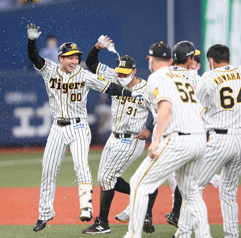 【画像・写真】背番号「00」の男が0―0の試合にケリつけた　阪神・山本がサヨナラ打　移籍後最初の大仕事