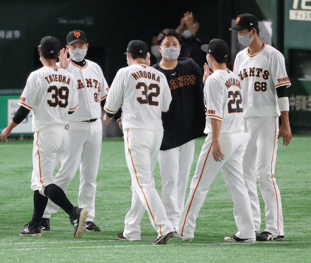 【画像・写真】巨人　コロナ陽性で6人抹消の緊急事態で逆転勝ち　ヤクルトから移籍の代打・広岡が決勝打