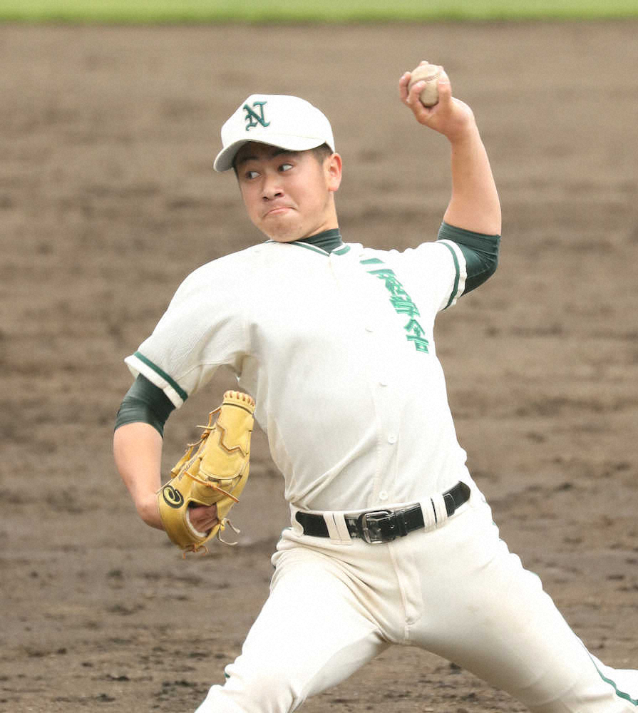 ＜春季高校野球　二松学舎大付・駒大高＞1失点完投勝ちの二松学舎大付・秋山（撮影・西川祐介）