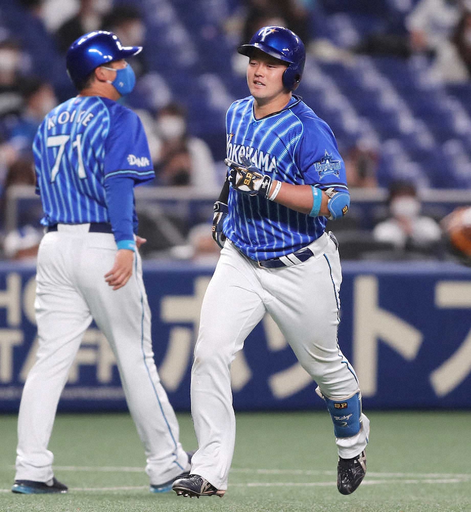 【画像・写真】DeNAのドラフト2位・牧秀悟が決めた　球団創設8000号のメモリアル弾