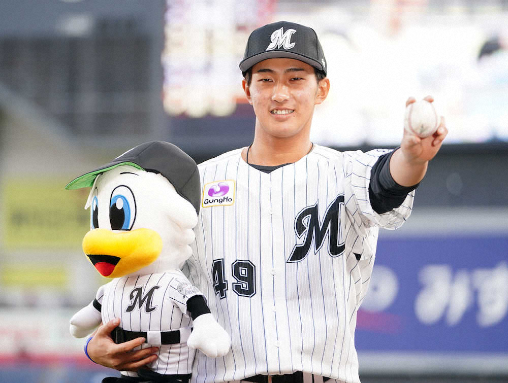 初登板 初先発 初勝利の本前はウイニングボールを手に笑顔 撮影 長久保 豊 スポニチ Sponichi Annex 野球