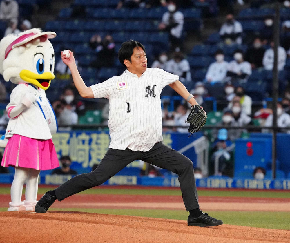 【画像・写真】青学大・原晋監督がマリンで始球式　ワンバウンド投球に「緊張した」「いい経験」