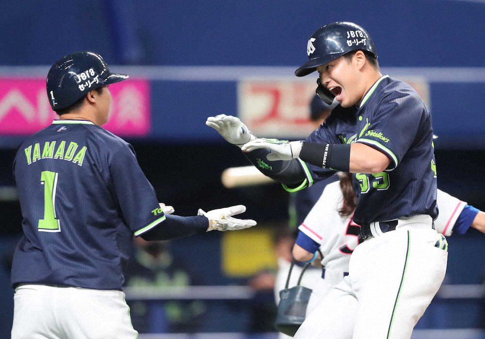 【画像・写真】ヤクルト村上　リーグ単独トップ5号が豪快逆転2ラン！力投小川を後押し「流れを変えたかった」