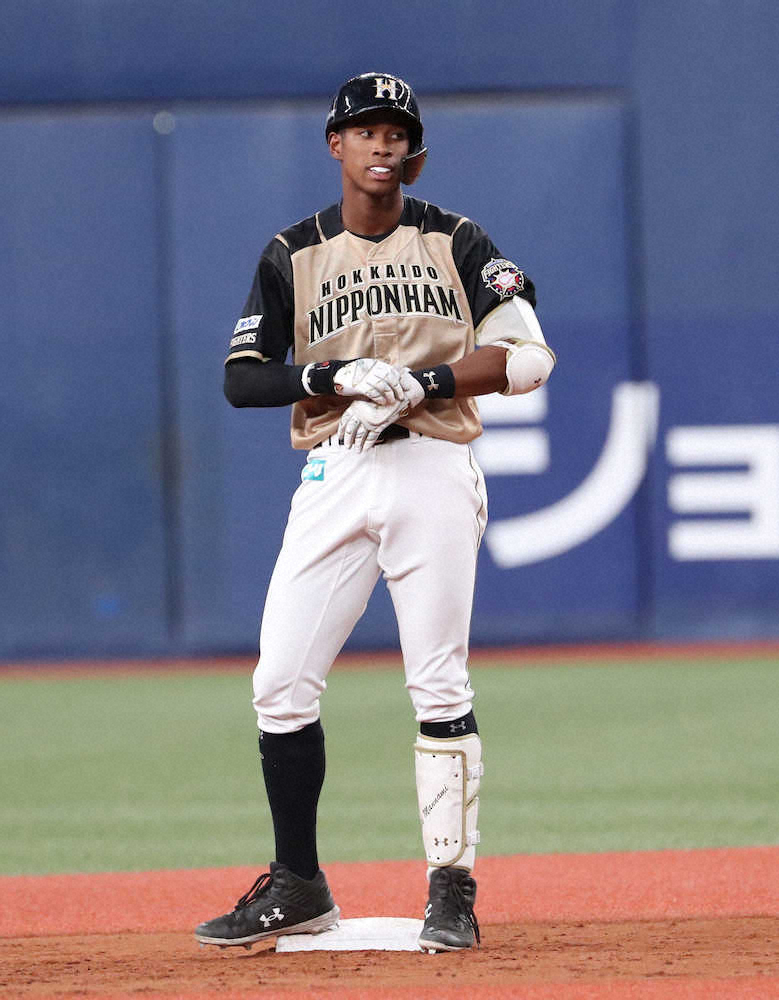 【画像・写真】日本ハム・万波　念願のプロ初安打!記念球は「両親にあげたい」