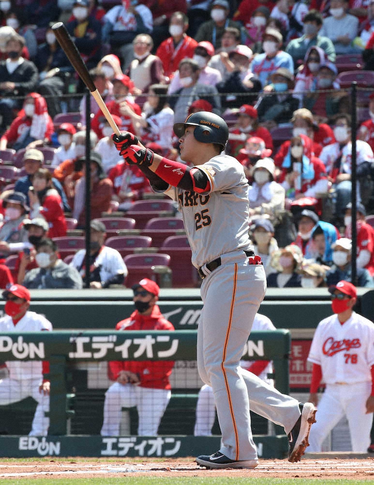 【画像・写真】巨人・岡本和お目覚め！「打てて良かった」　昨季2冠王が開幕56打席目で待望の1号2ラン