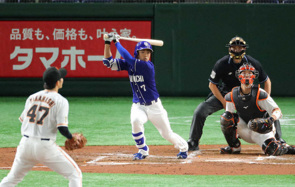 【画像・写真】スタメン復帰の中日・根尾　いきなり犠飛で打点ゲット！　貧打に悩むチームの救世主となるか