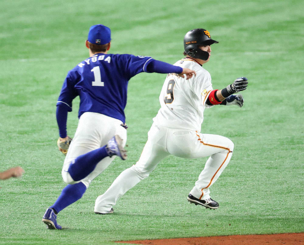 【画像・写真】巨人　3点リードの3回、果敢にダブルスチール成功　5点目を奪う