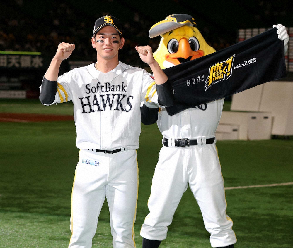 【画像・写真】ソフトB　リーグ10勝一番乗りで単独首位！殊勲打の栗原、小久保ヘッドの言葉で「凄く楽な気持ちに」