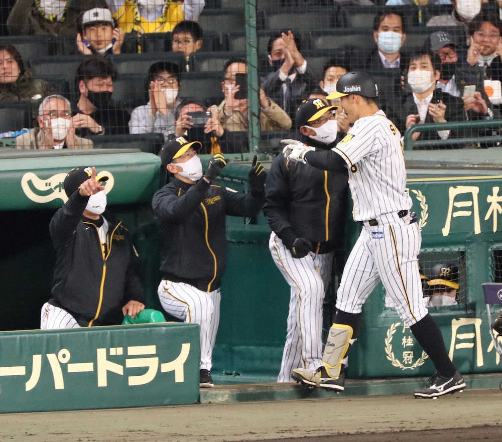 【画像・写真】阪神・矢野監督　佐藤輝の一撃に“身震い”「本当にテルらしく、夢のあるホームラン」