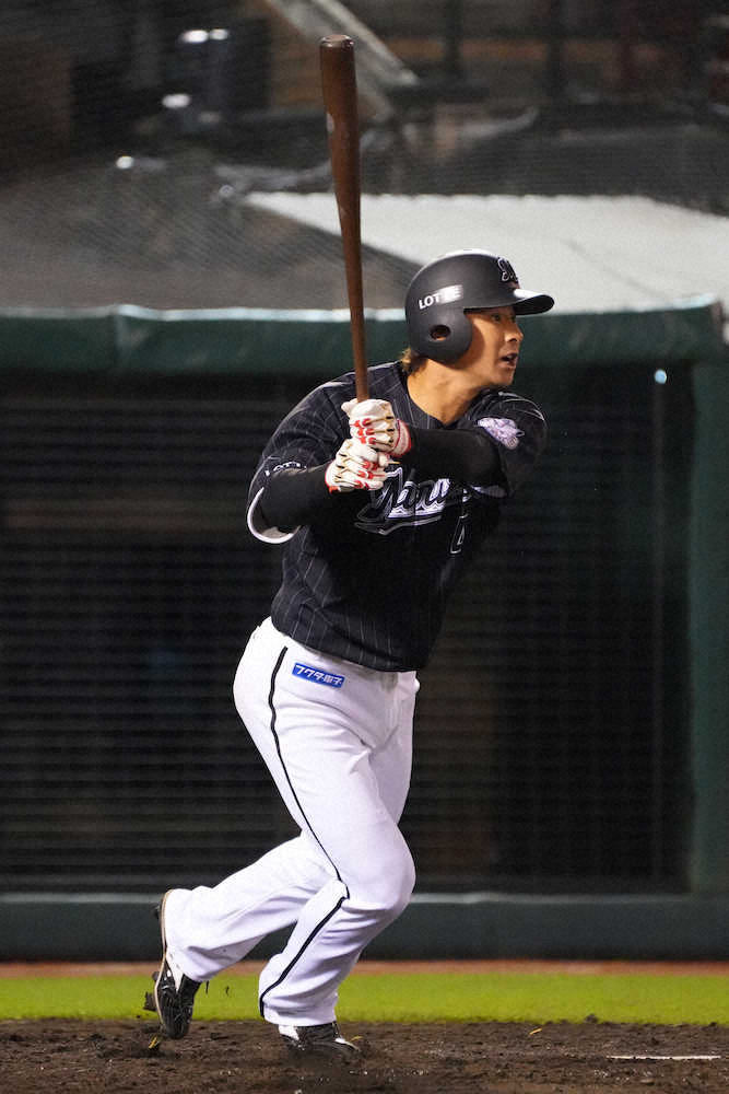 【画像・写真】2安打1打点で夜は4割超え　ロッテ・藤岡が遊撃の定位置争いを勝ち抜く