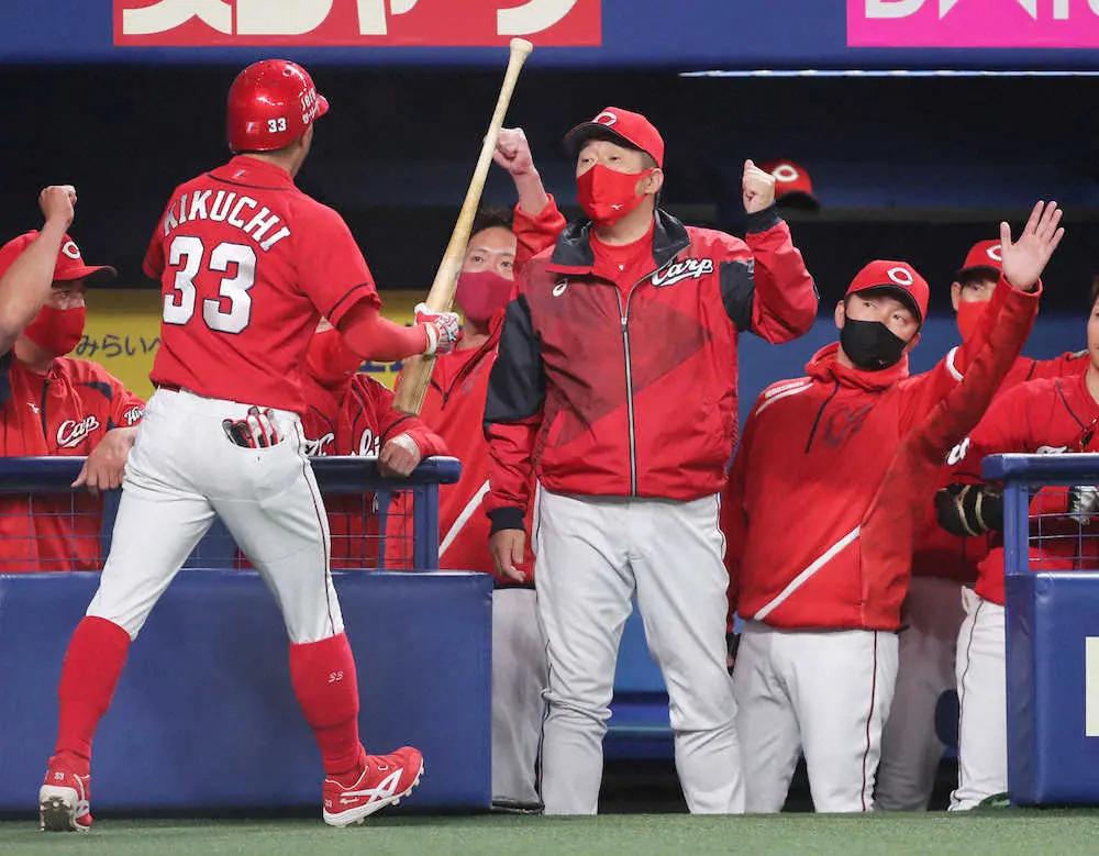 【画像・写真】広島　やったぜ！トンネル脱出　初回、菊池涼の先頭打者弾で無得点イニング「31」でストップ